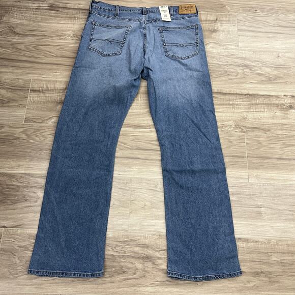 Signature by Levi Strauss & Co. Gold Label Men's Bootcut Fit Jeans 38x32 - Picture 2 of 12